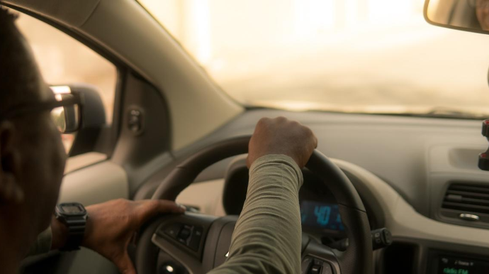 Bu dəfə qadın sərnişin Uber sürücüsünü döydü - FOTO