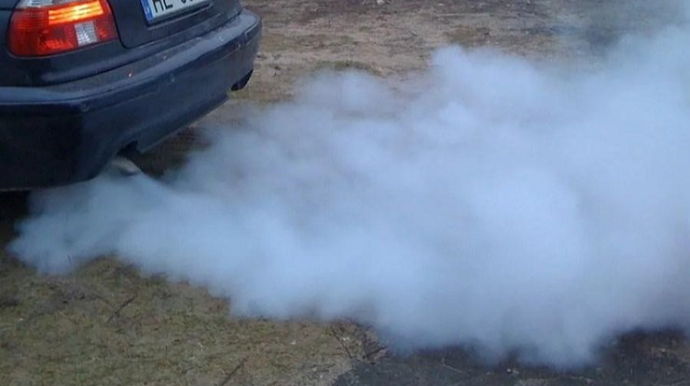 Почему некоторые машины чадят белым дымом