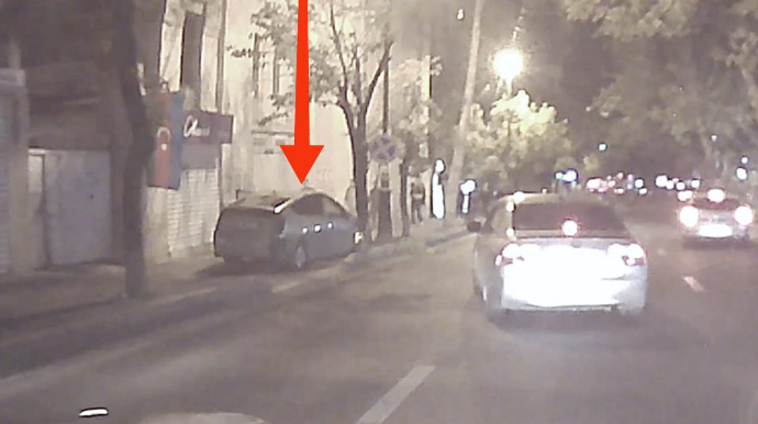 Bakıda dəhşətli qəza:  "Prius" binaya çırpıldı - ANBAAN VİDEO 