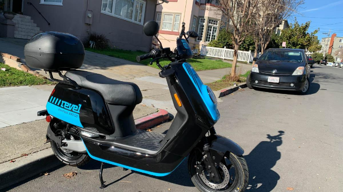 Bakı yollarının yeni kabusu - moped sürücüləri