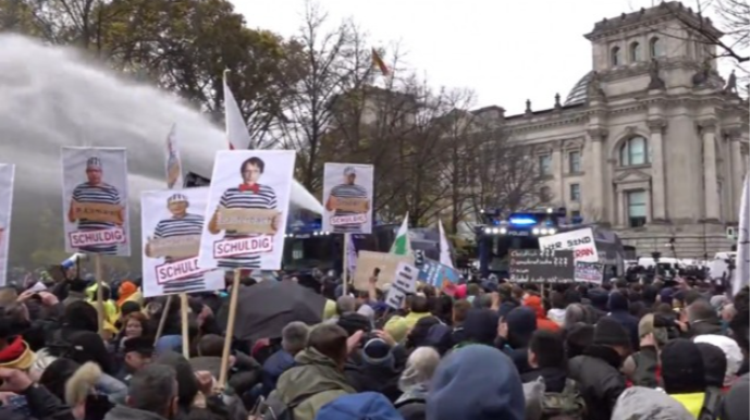 Berlində karantin əleyhinə etiraz aksiyaları   - VİDEO