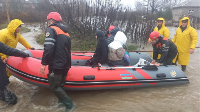 Lənkəranı su basdı - FOTO
