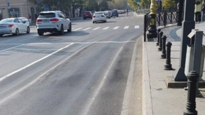 Bakının mərkəzi yolunda PROBLEM - Avtobuslar bu hala salır? - FOTO