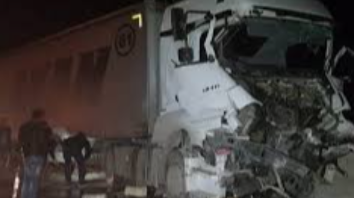 Azərbaycanlı sürücü qəza törətdi - YOL BAĞLANDI