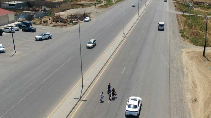 Yeni yerüstü piyada keçidi inşa olunur - FOTO - VİDEO