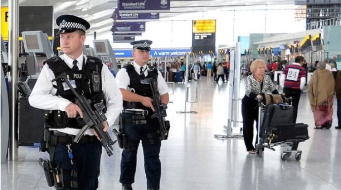London aeroportunda qadın sərnişin xeyli miqdarda nağd pulla saxlanıldı