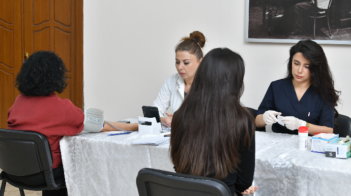 RİNN-də Zəfər Günü münasibətilə qanvermə aksiyası keçirilib - FOTO