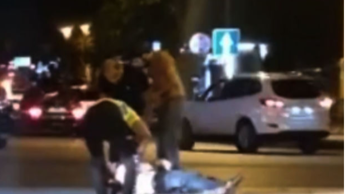 Bakıda avtomobil motosikletlə toqquşdu: xəsarət alan var    - VİDEO