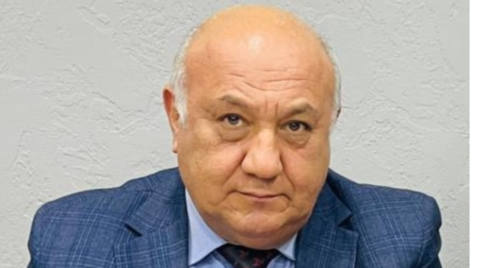 Vaqif Əsədov mətbuat nümayəndələri təbrik edib