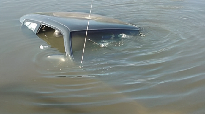 Sabirabadda "Niva"  kanala aşdı: Xəsarət alanlar var