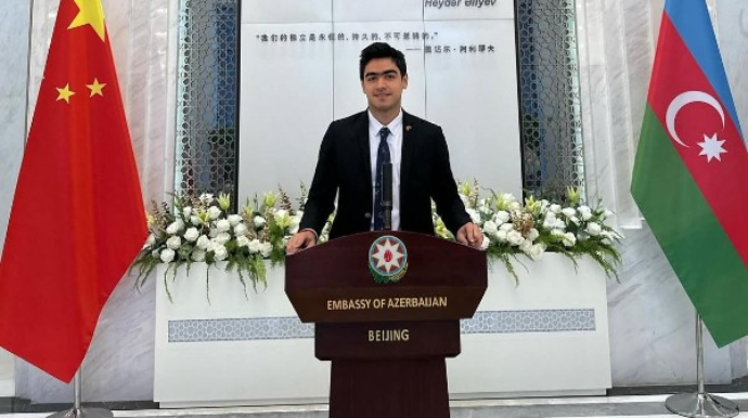 Ölkəmizi Çində uğurla təmsil edən gənc KİMDİR? - FOTO