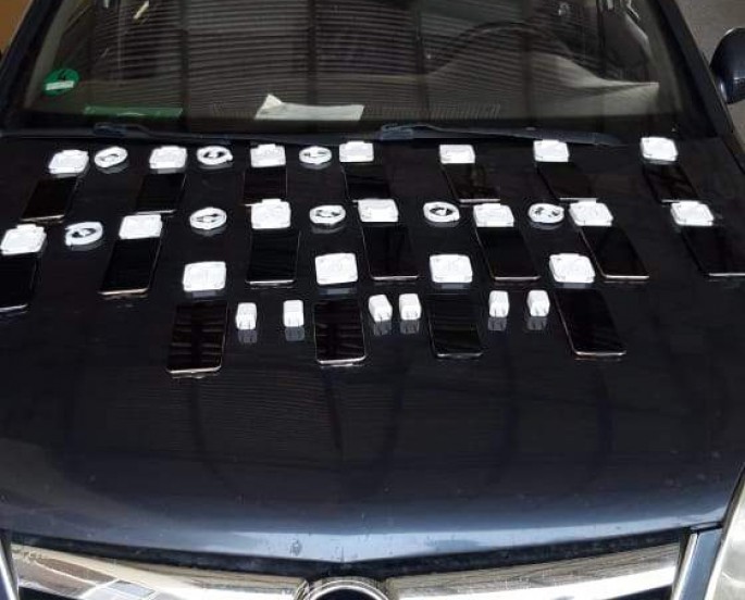 Avtomobildən qanunsuz mobil telefonlar aşkar edilib - FOTO