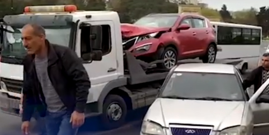 Bakıda yol nəqliyyat hadisəsi baş verib - VİDEO