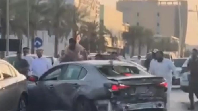 Maşınları vurdu: Qəzəbli sürücülər hücum çəkdi - VİDEO 