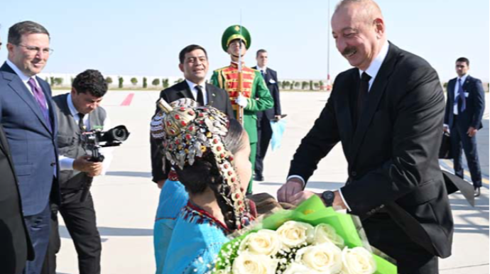 Prezident İlham Əliyev Türkmənistana işgüzar səfərə gəldi   - FOTO