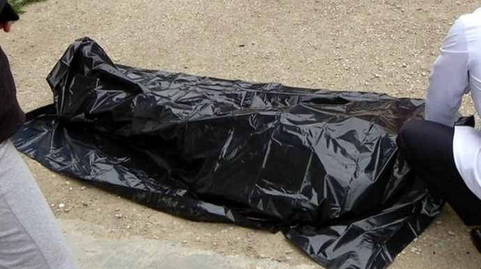 В Лянкяране приехавшая из Баку в гости 45-летняя женщина упала с балкона и погибла