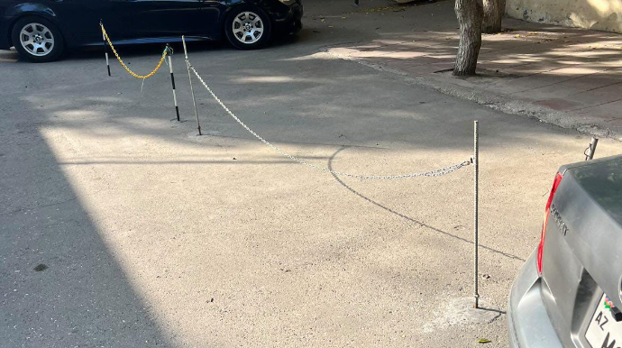 Bina həyətini qanunsuz zəbt edən sakinlər - FOTO