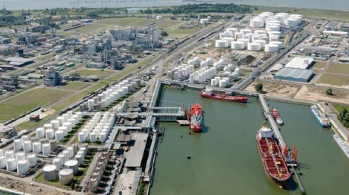 Перевернувшаяся цистерна с дизельным топливом: крупные транспортные заторы в Антверпене 