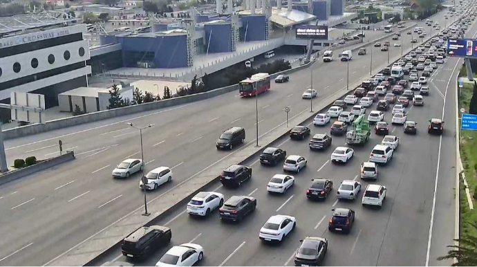 Paytaxtın bu küçələrində sıxlıq müşahidə olunur - SİYAHI - FOTOLAR 