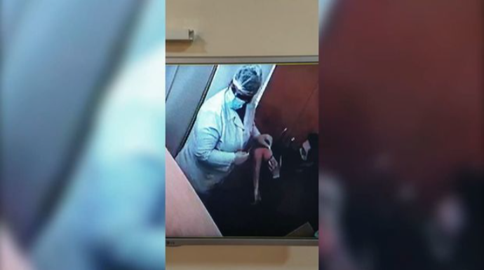 Vaksin vurulması görüntüsü yaradan tibb bacısı həbs edildi