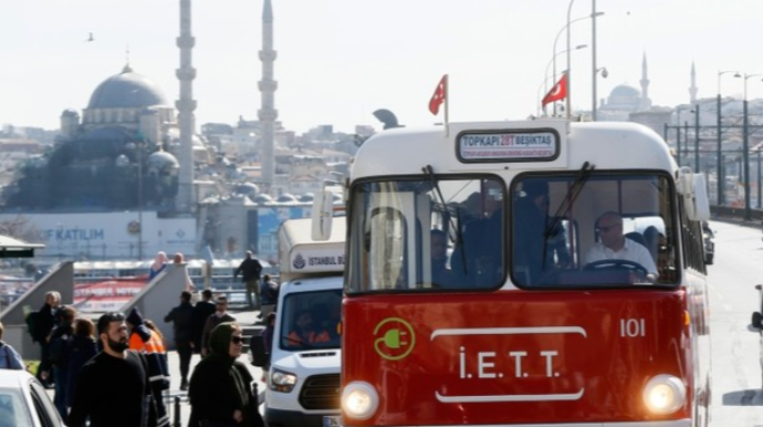 Avtobusda QALMAQALLI ANLAR:  Sərnişinin bu hərəkəti hər kəsi ŞOK ETDİ - VİDEO 