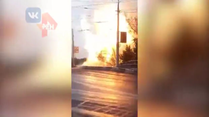 “Kamaz” qaz borusunun üstünə aşdı: Güclü yanğın baş verdi   - VİDEO