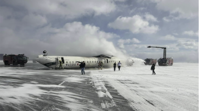Kanadada təyyarənin qəzaya düşmə anı - VİDEO