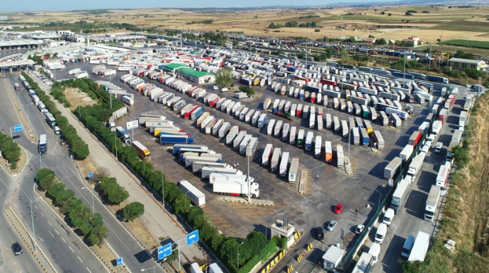 В Азербайджане планируется строительство TIR-парков у погранпунктов