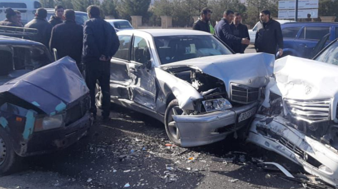 Gəncədə zəncirvari QƏZA:  Xəsarət alanlar var – FOTO   