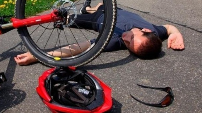 Bakıda avtomobil velosipedçini vurub