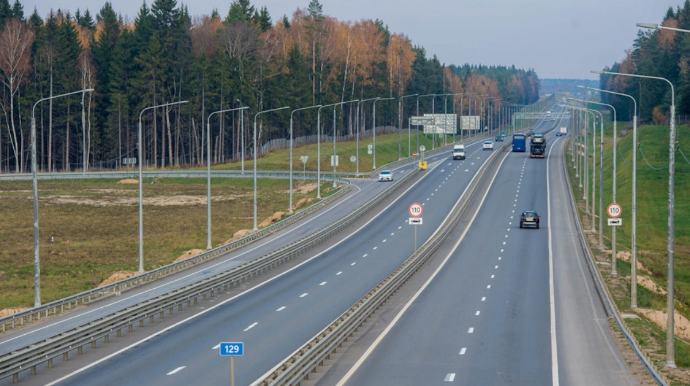 Rusiyalı məmurdan qəribə təklif:  Moskvada şəxsi avtomobilini sürmək pullu olacaq?