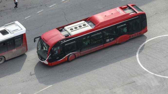 Bakıda avtobuslar gecikmə ilə hərəkət edir