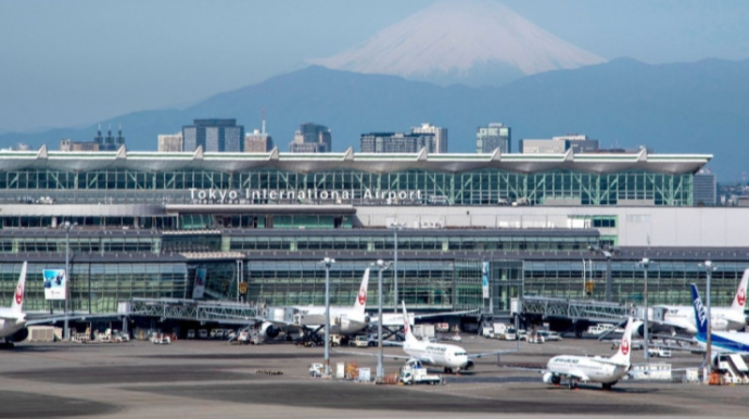 Aeroportda 2 təyyarə toqquşdu