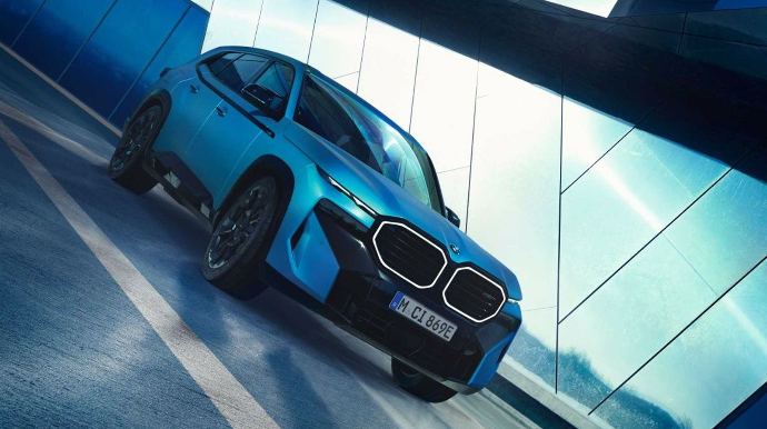 “BMW XM 50e” təqdim edildi  - FOTO