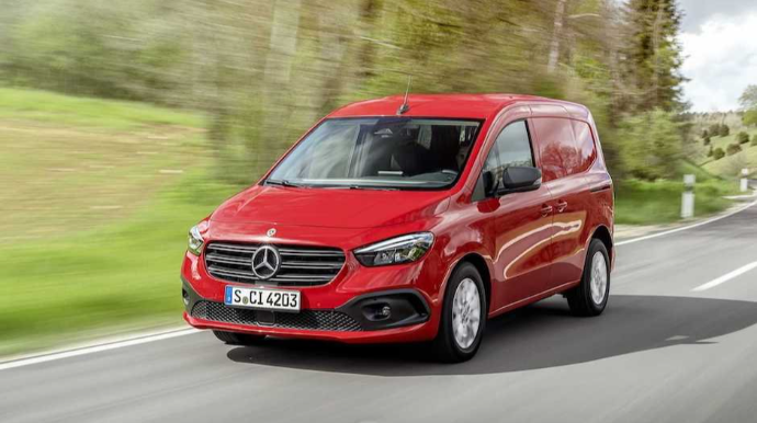 İkinci nəsil "Mercedes-Benz Citan"  kompaktveni iki versiyada debüt edib