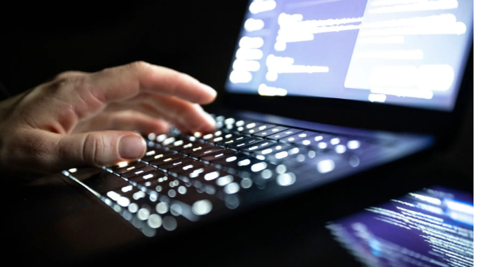 İnternetdə nifrət yayanlara qarşı genişmiqyaslı əməliyyat: 140 cinayət işi başlanıb 