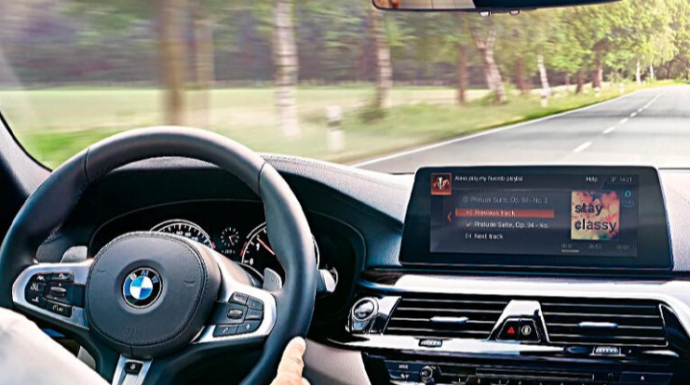 Bakıda maşında yüksək səslə mahnı dinləmək qadağandır? - Vəkil açıqladı 