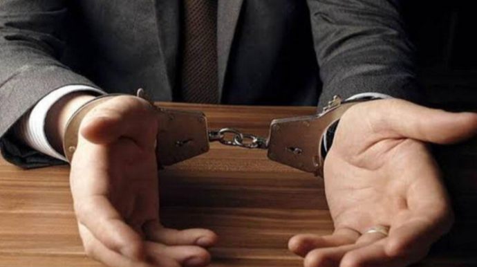 Gömrük Komitəsinin baş inspektoru və biznesmenə  cinayət işi açıldı