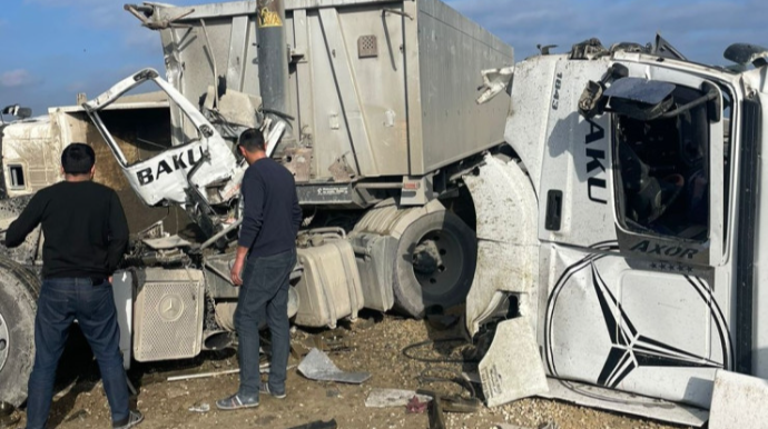 Narkotikin təsirində olan şəxs Türkiyə səfirliyinin “BMW”sini oğurlayıb darvazaya çırpdı - FOTO 