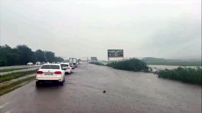 Federal magistral yolunda subasma olub, iki nəfər maşında boğularaq ölüb 