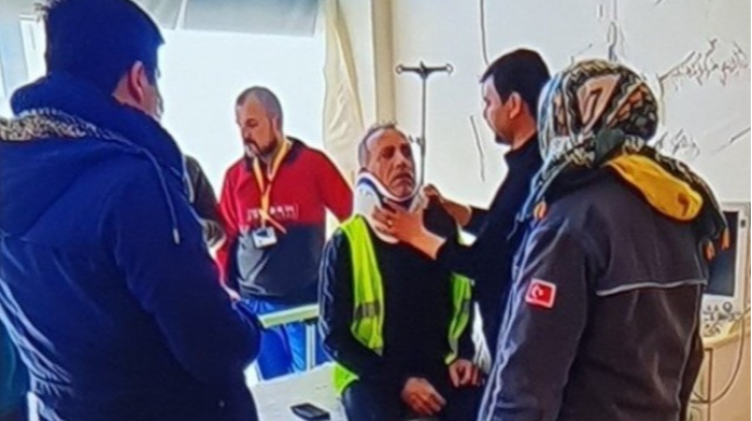 Yardım aparan Haluk Levent qəzaya düşdü  - FOTO