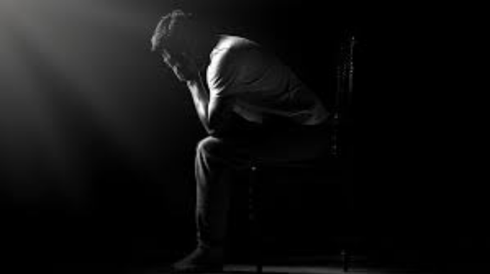 17 yaşlı gənc məktəbin həyətində intihar etdi