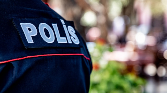 Bakıda polis intiharın qarşısını alıb, özü yaralanıb 