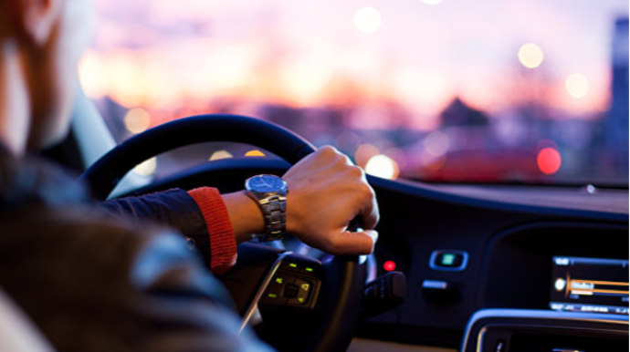 Abşeronda FACİƏ: Sürücü mərmər daşın altında qalıb öldü 