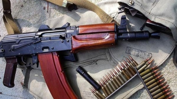 Paytaxt sakini silah-sursatını könüllü olaraq polisə təhvil verdi 