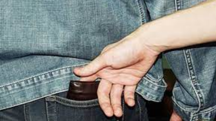 В Баку задержан карманник