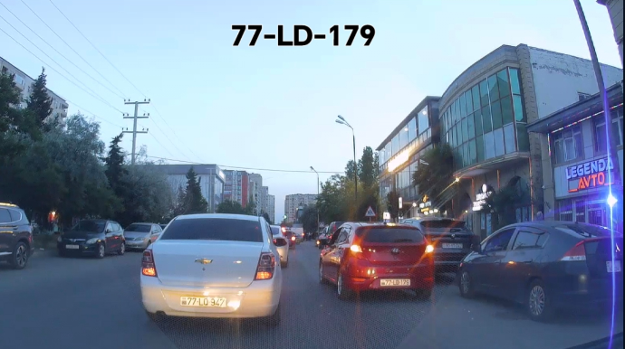 Birinci cərgə boş ola-ola ikinci cərgədə dayanıb maneə yaratdı - VİDEO