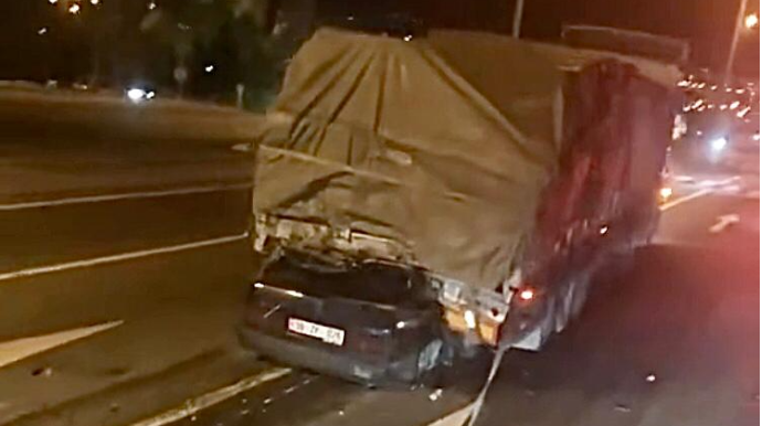 “Tofaş” yük maşınının altına girdi, 24 yaşlı sürücü faciəvi şəkildə öldü - VİDEO