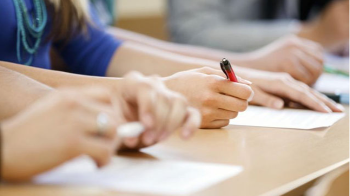 Dövlət qulluğu imtahanında iştirak etmək istəyənlərin NƏZƏRİNƏ! 