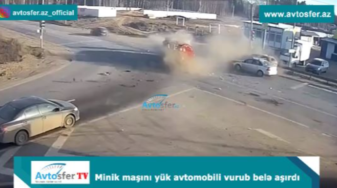 Minik maşını yük avtomobilini vurub belə çevirdi  - VİDEO
